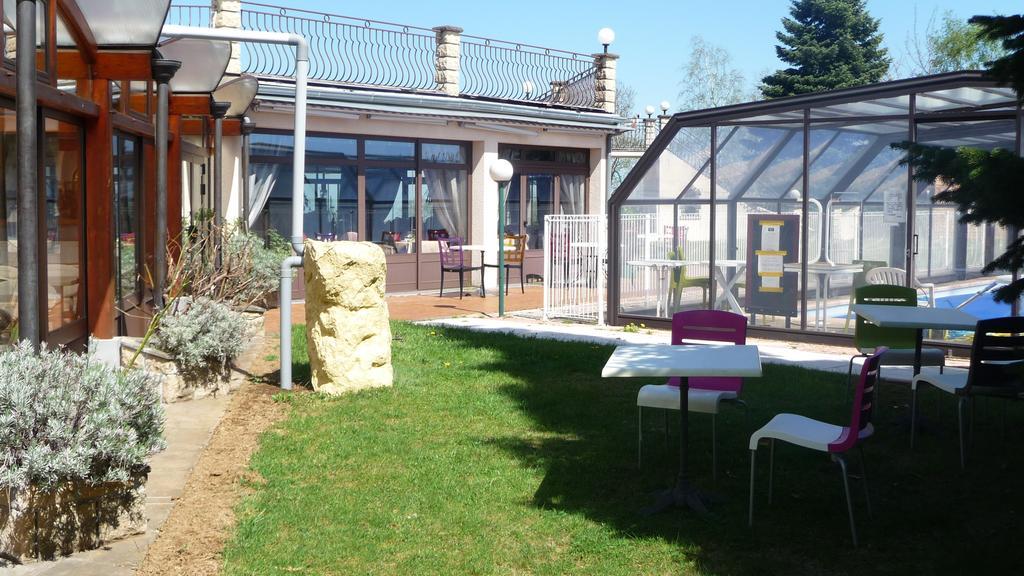 Logis La Rose Des Vents Hotel Volvic Kültér fotó