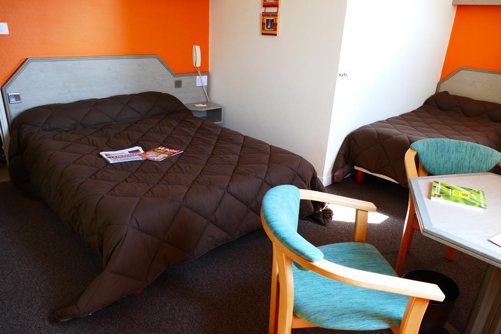 Logis La Rose Des Vents Hotel Volvic Szoba fotó