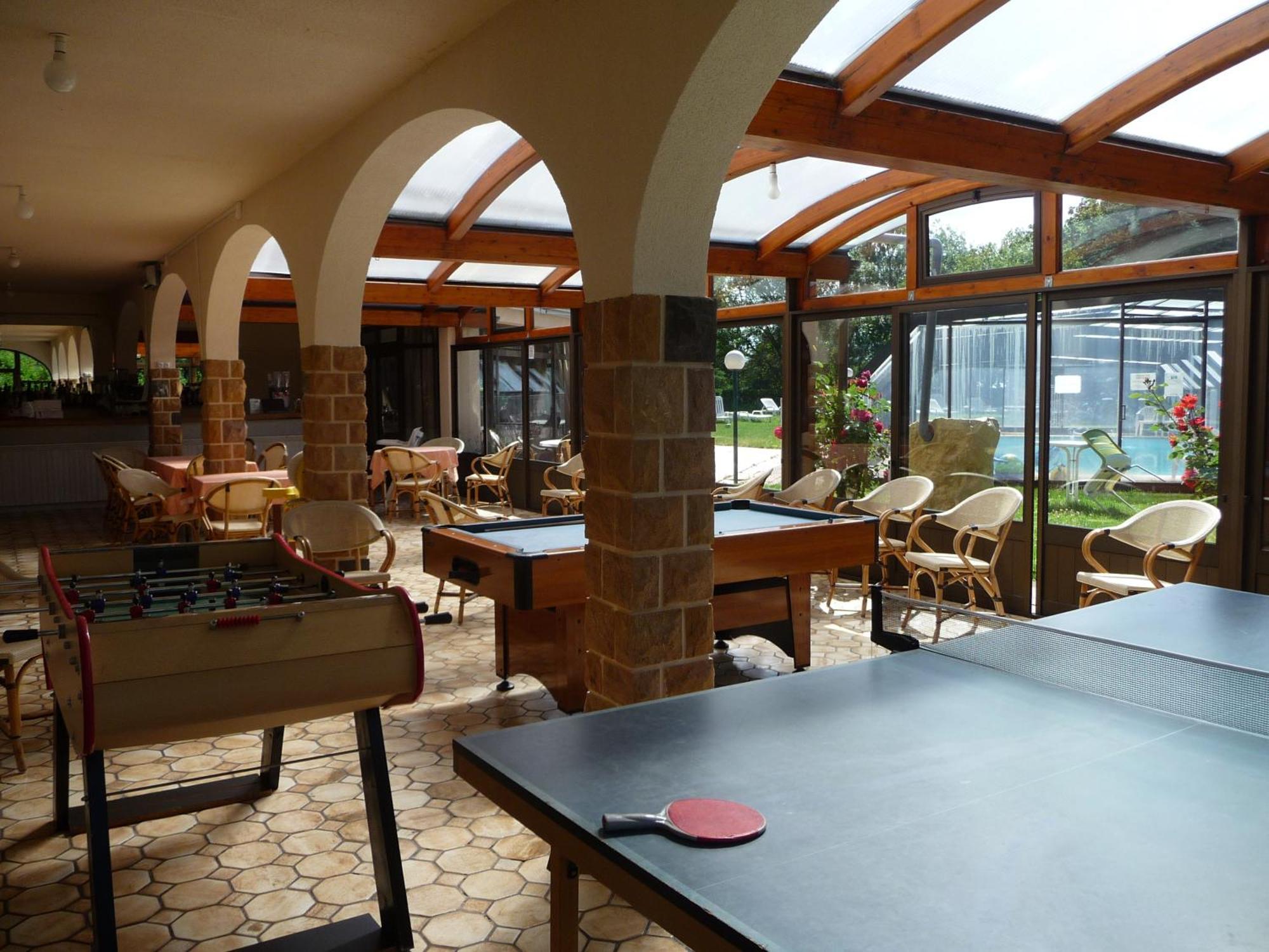 Logis La Rose Des Vents Hotel Volvic Kültér fotó