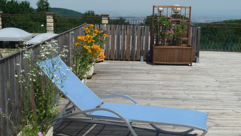 Logis La Rose Des Vents Hotel Volvic Kültér fotó