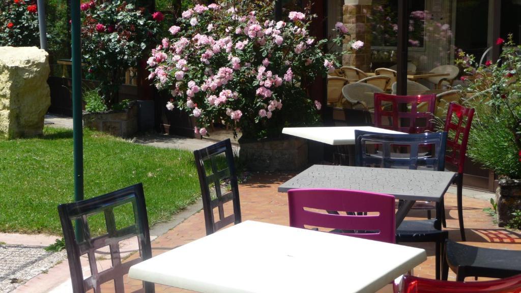 Logis La Rose Des Vents Hotel Volvic Kültér fotó