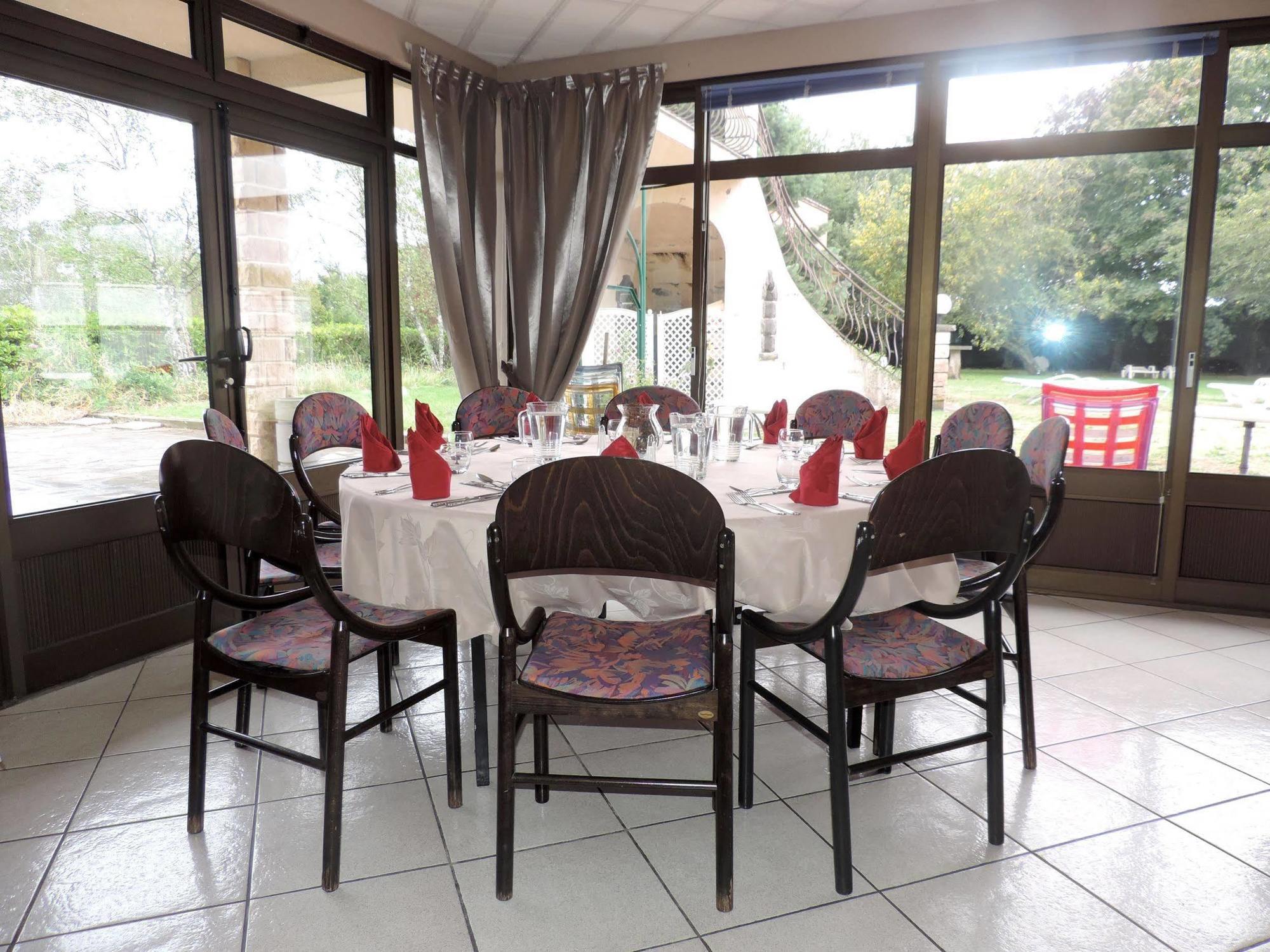 Logis La Rose Des Vents Hotel Volvic Kültér fotó