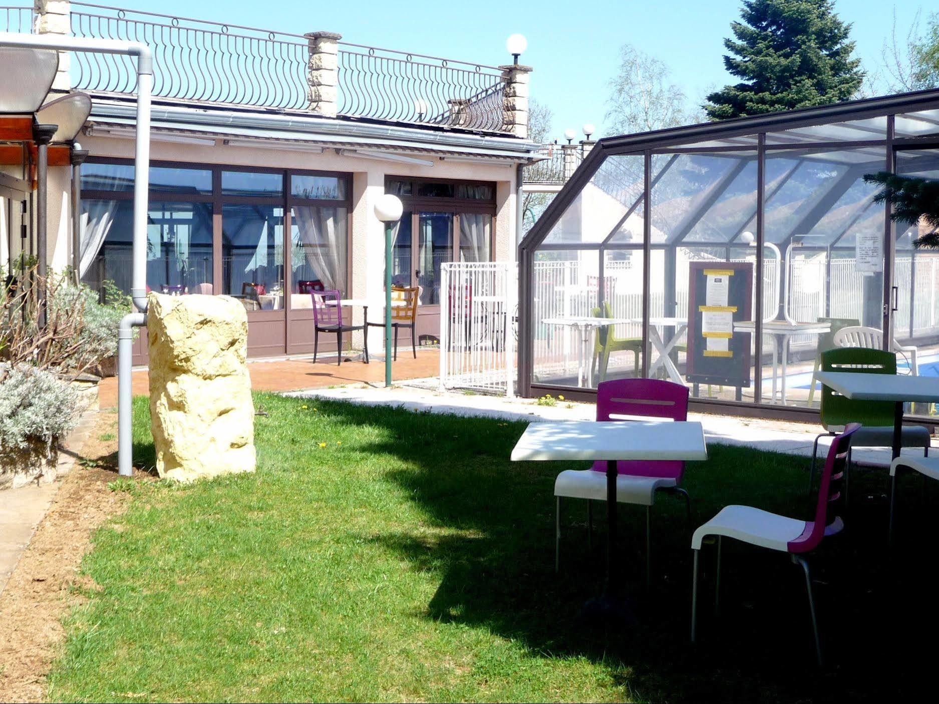 Logis La Rose Des Vents Hotel Volvic Kültér fotó