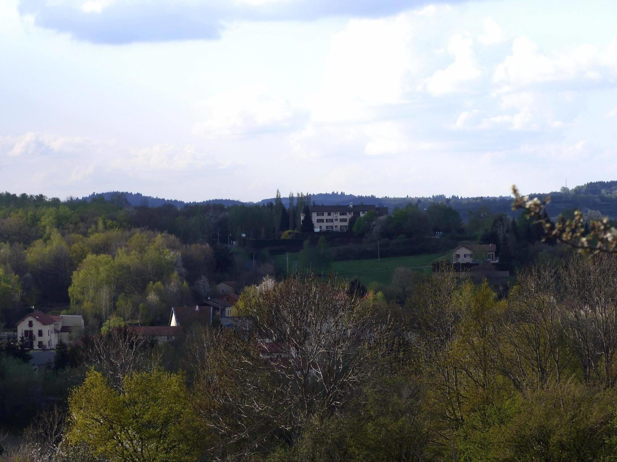 Logis La Rose Des Vents Hotel Volvic Kültér fotó
