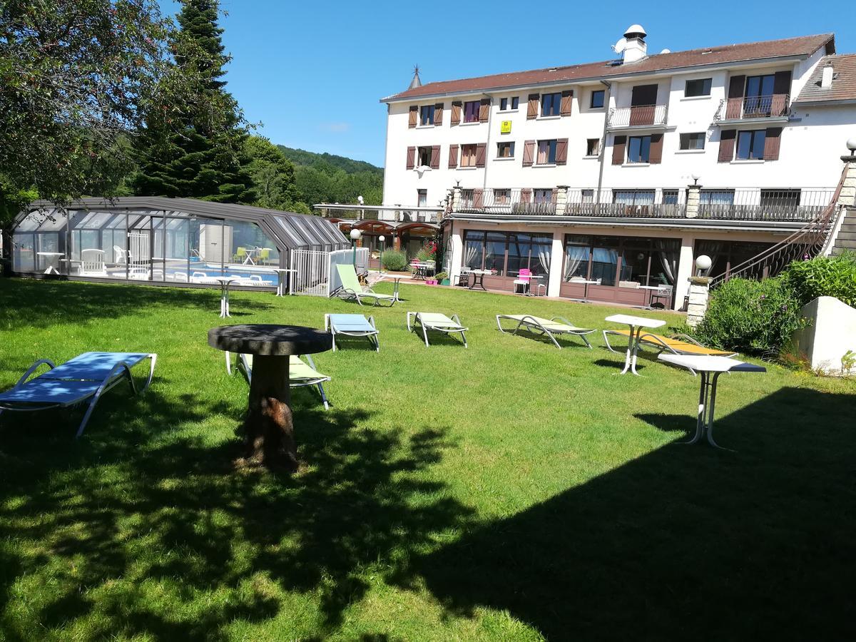Logis La Rose Des Vents Hotel Volvic Kültér fotó