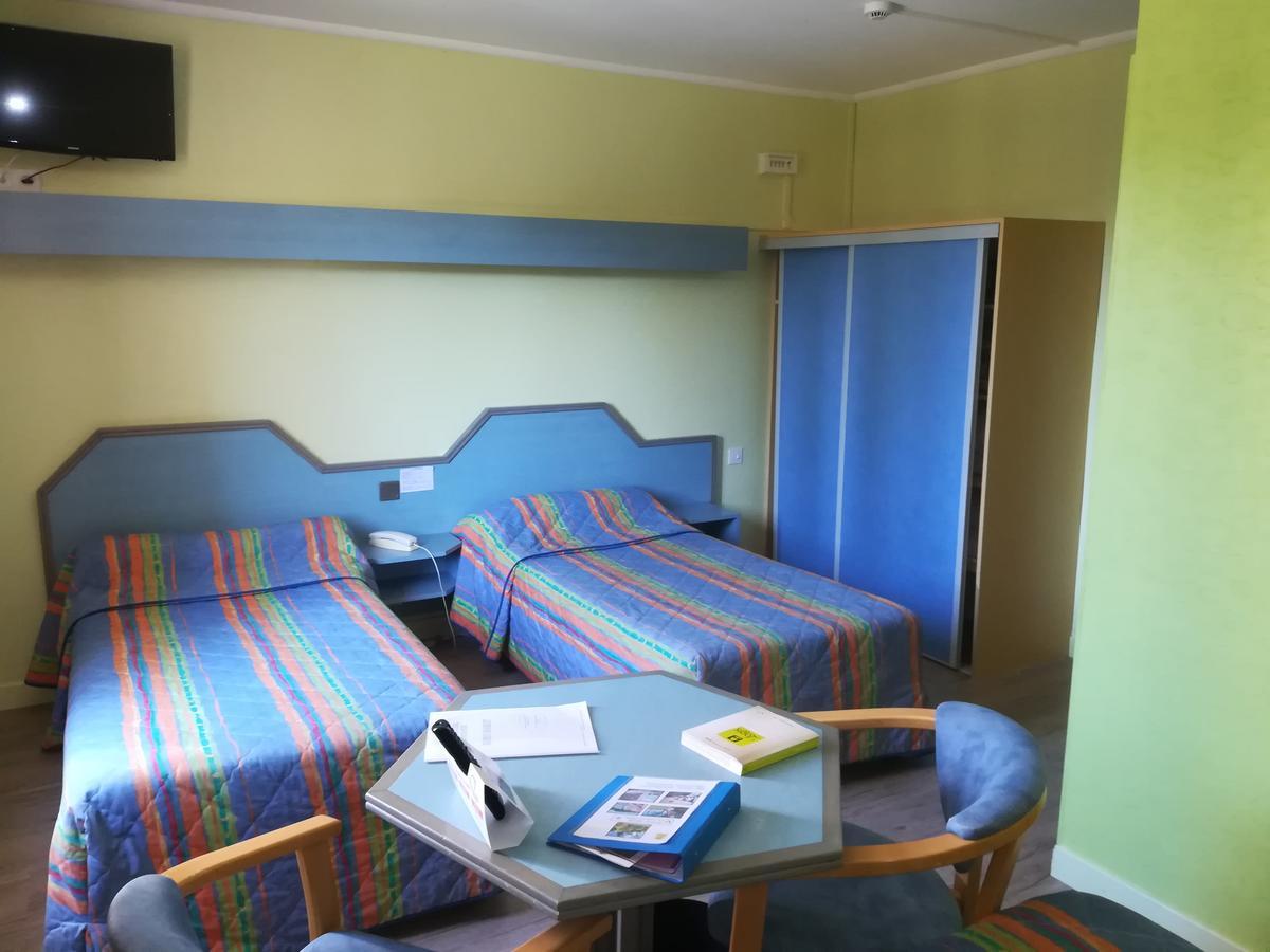 Logis La Rose Des Vents Hotel Volvic Kültér fotó