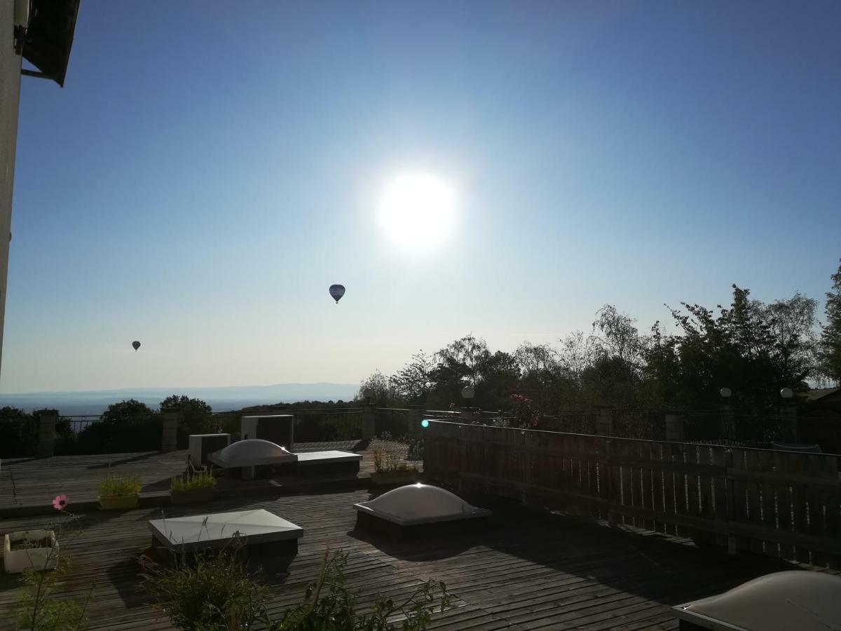 Logis La Rose Des Vents Hotel Volvic Kültér fotó