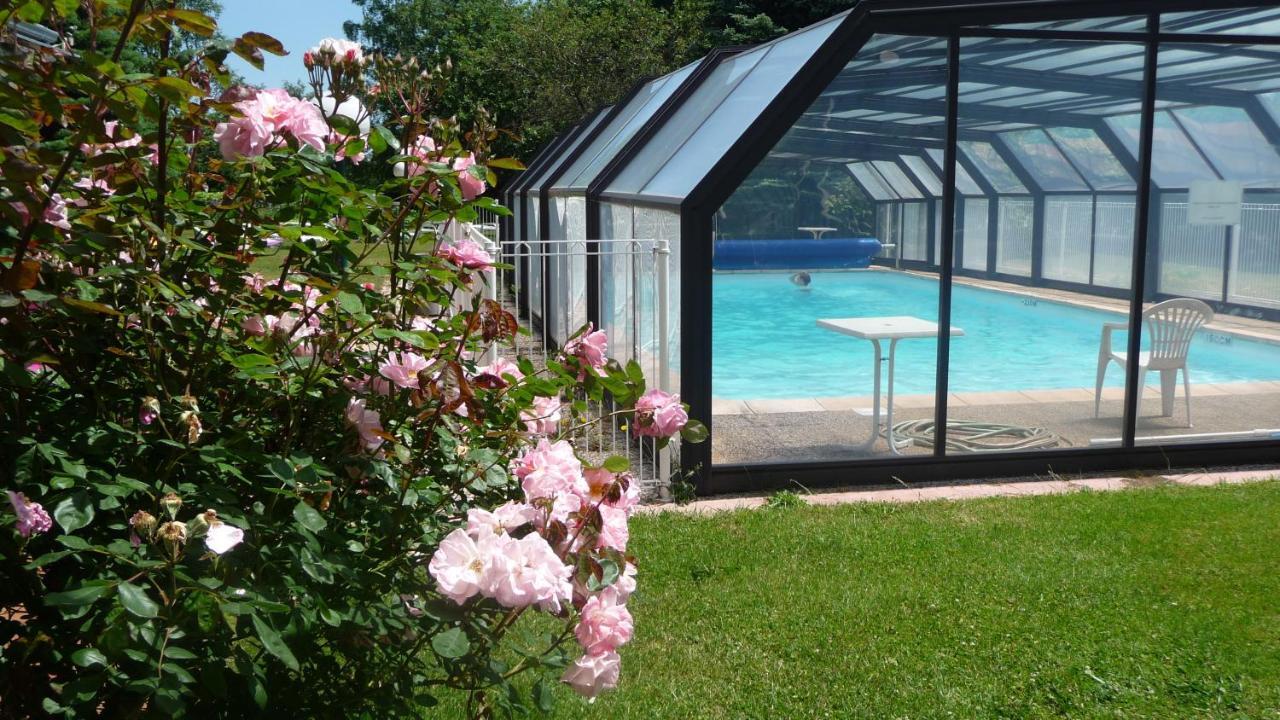 Logis La Rose Des Vents Hotel Volvic Kültér fotó